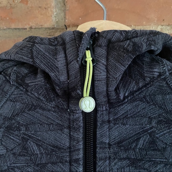 Lululemon Scuba Hoodie - Picture 4 of 5